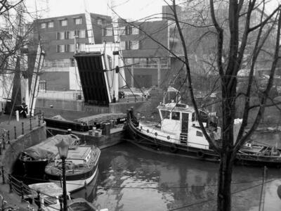 Onbekende motorsleepboot Regalengracht Amsterdam.