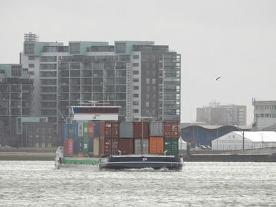 Sendo Mare op de Nieuwe Maas in Rotterdam.