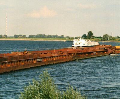 Veerhaven 81 met de duwboot Rhenus Schub 1 Xanten.