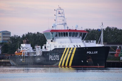 Poluux afgemeerd aan de Visserijkade, 1e Binnenhaven, in Vlissingen. 