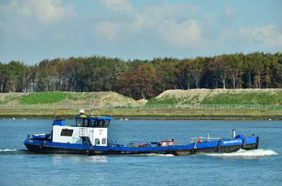 Waterboot 5 op de Nieuwe Waterweg bij Rozenburg.