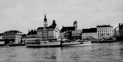 Onbekende passagiersschip in Linz op de Donau.