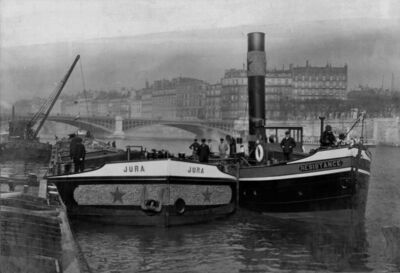 Resistance met sleepschip Jura in Lyon.
