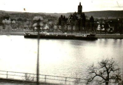 Onbekende sleepvrachtschip op de Neckar.