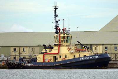 Svitzer Bristol in Immingham Dock.