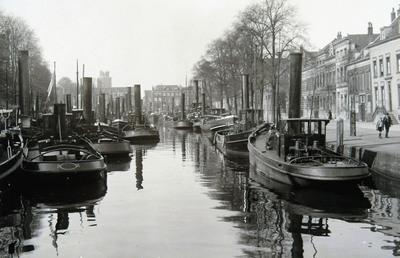 Onbekende stoomsleepboten in Wolweverhaven in Dodrecht.
