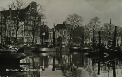 Deres II in de Wolwevershaven in Dordrecht.