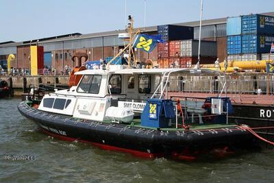 Smit Oloma in de Waalhaven in Rotterdam.