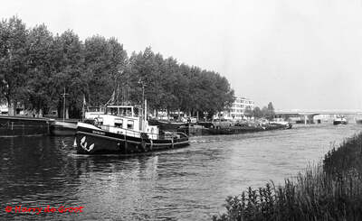 Hendrikus M met de sleepboot Deo Volente in Groningen.
