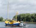 Sjerp 2 met de duwboot Bobo in Oud Beijerland.