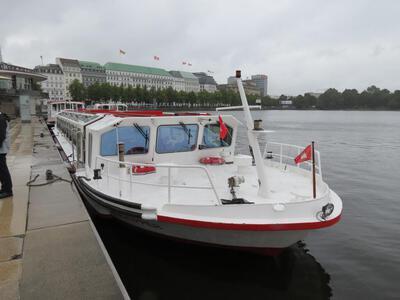 Alsterschipper op de Binnen Alster in Hamburg.