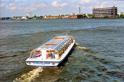 Onbekende passagierschip in Amsterdam.