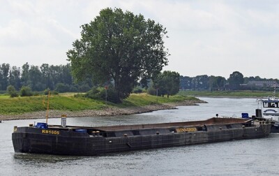 KB 1605 op de IJssel bij de Canadezenoversteek te Voorst.