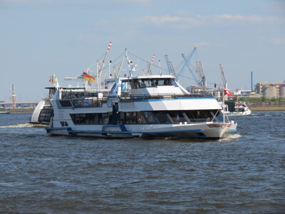 Hanseatic in de haven van Hamburg.