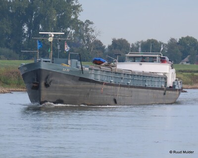 La Fosca opvarend op de IJssel bij Bronckhorst.