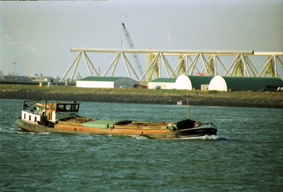  Hoop 4 opvarend bij Rozenburg op het Calandkanaal.